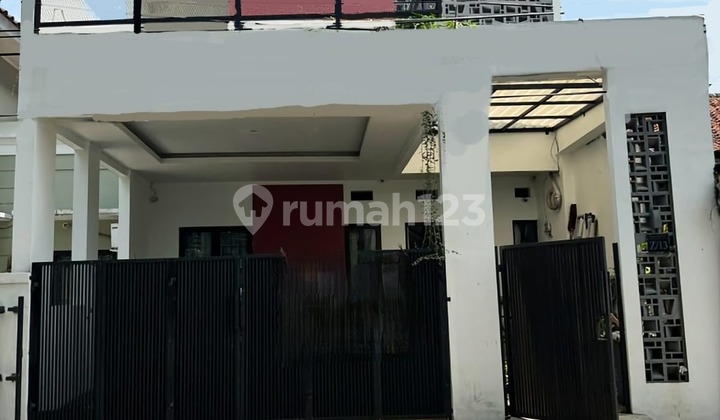 Rumah 2 Lt Semi Furnished Siap Huni dekat Stasiun Sudimara 