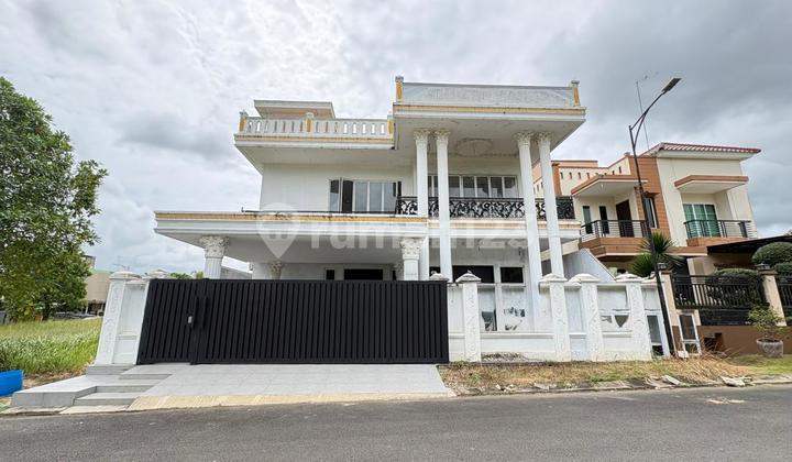 Beautiful House for Sale in Sukajadi, Batam, Move-In Ready with Swimming Pool