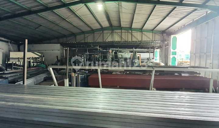 Price Drop! Nice Shop House on Cut Mutia, Bekasi 2