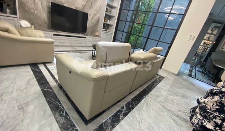 Dijual Rumah di Crown Golf Boulevard Pik 2