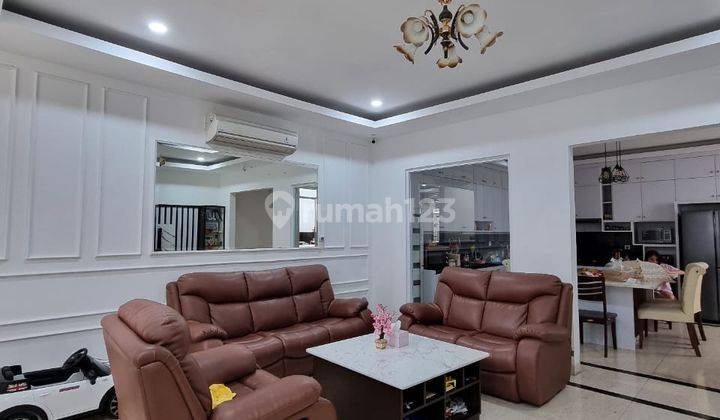 Rumah 2 Lantai Bagus Furnished di Green Lake City, Jakarta Barat 1