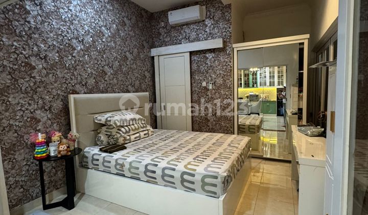 Dijual Rumah di Raffles Hills Cibubur 3 Lantai Furnish Luas 10X20m 2