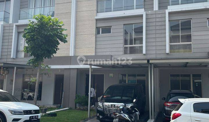 Rumah 3 Lantai Bagus di Golf Island, Cluster Harmoni 1