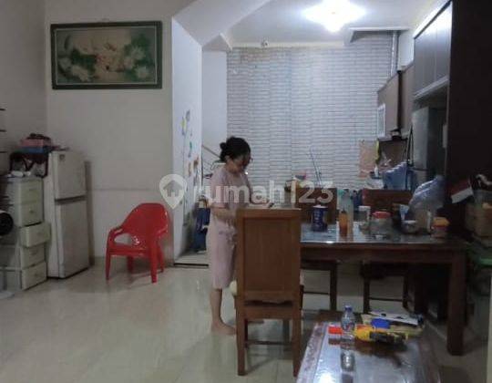  Rumah di Jln Mangga 16 Duri Kepa Jakarta Barat, Semi Furnish 2