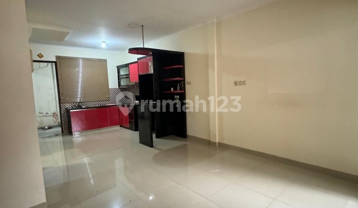 Dijual Cepat Rumah di Casa Jardin. Luas 6x15m. Semi Furnish