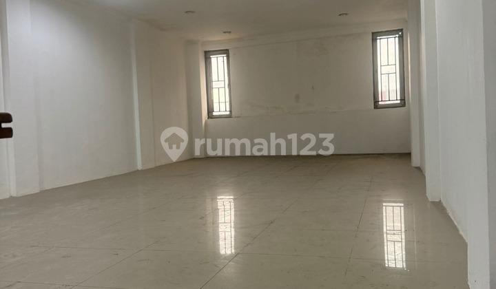 Nice Shophouse in Muara Karang Raya, Boulevard Area Nice Shophouse in Muara Karang Raya, Boulevard Area