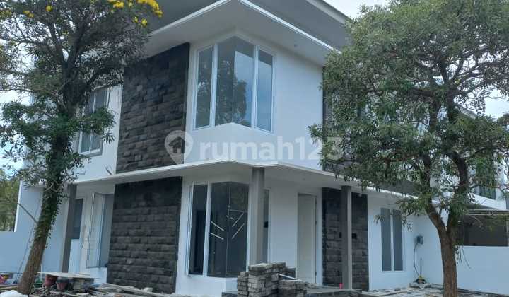 Dijual Rumah Bukit Palma 2 Lantai  9