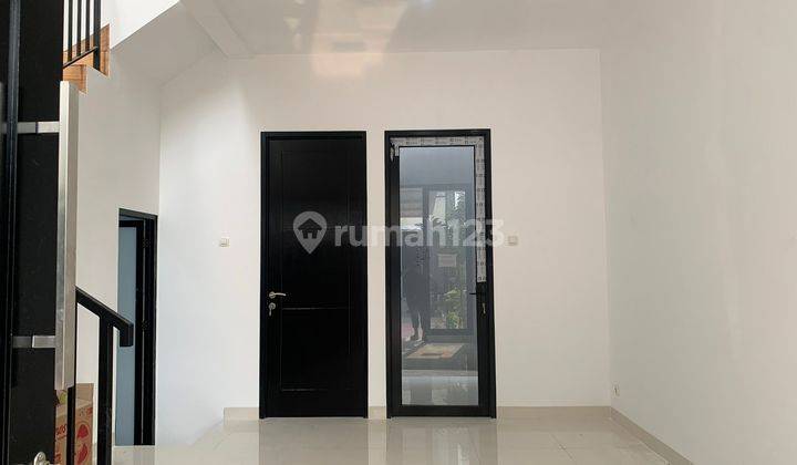 Rumah 2 Lantai Bagus Unfurnished SHM di Cilangkap, Jakarta 2