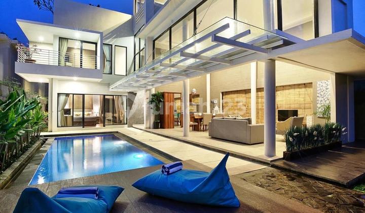 Modern Minimalis Villa One Gate System di Komplek Bellevue Nusa Dua