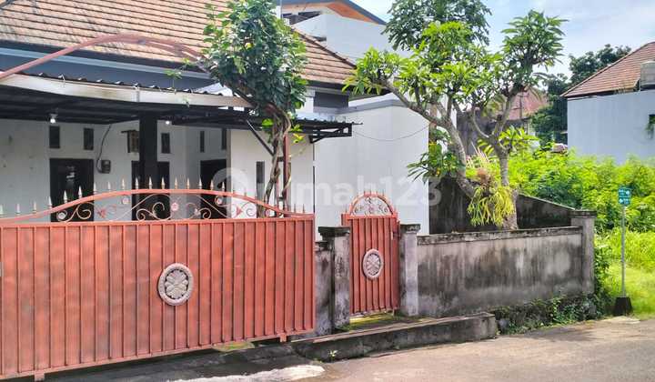 Dijual Rumah Lokasi Strategis di Bypass Ida Bagus Mantra Pantai Saba