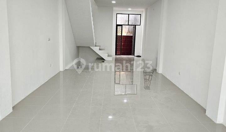 Jual Ruko Lokasi Jakarta Selatan 3 1/2 lt, tinggal masuk depan jalan besar turun harga jadi 6,5M nego