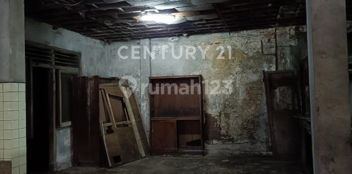 Rumah Bekas Usaha Apotik Lokasi Strategis 2