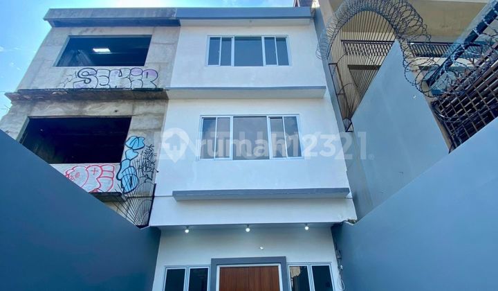 Turun  Harga Ruko Baru 3 Lantai Pinggir Jalan, Jakarta Pusat