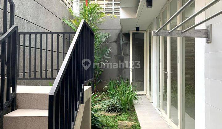 Rumah 2 Lantai Bagus SHM di Citraland Bukit Gold, Surabaya 1