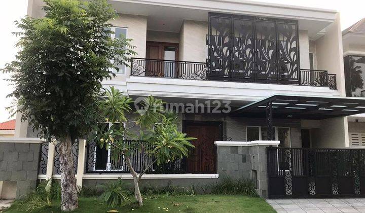 Rumah 2 Lantai Bagus SHM di Graha Family, Surabaya 1