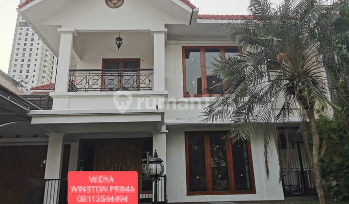 Rumah 2 Lantai Bagus SHM di Pakuwon Indah Vila Regensi, Surabaya 2