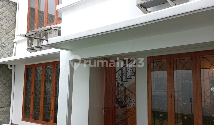 Rumah 2 Lantai Bagus SHM di Pakuwon Indah Vila Regensi, Surabaya Rumah 2 Lantai Bagus SHM di Pakuwon Indah Vila Regensi, Surabaya