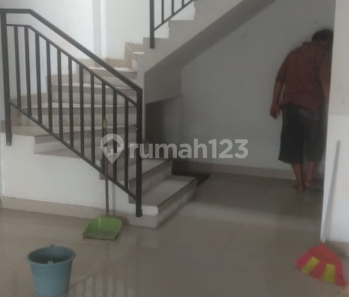 For Sale Quickly Shop House in Gunung Anyar Ready to Use 2