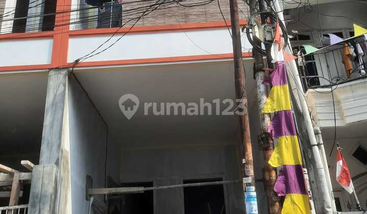 Rumah minimalis lokasi strategis di Tanjung Duren, 0002 Joe
