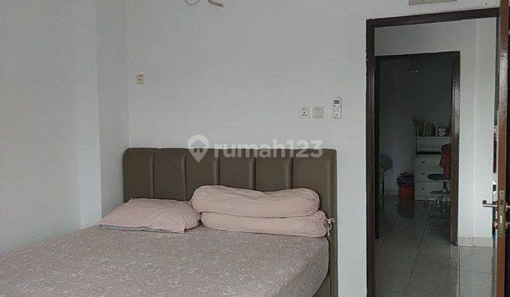 kamar tidur rumah bagus rapih siap huni