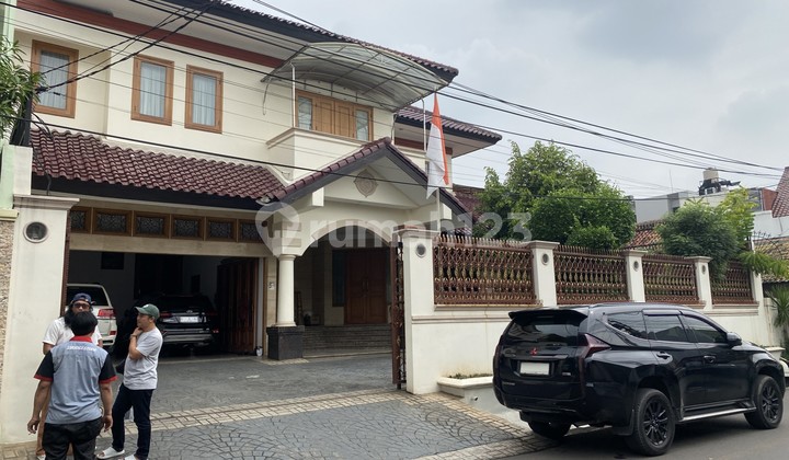 Rumah mewah bagus rapih siap huni di Kebon Jeruk, 0065 Erw