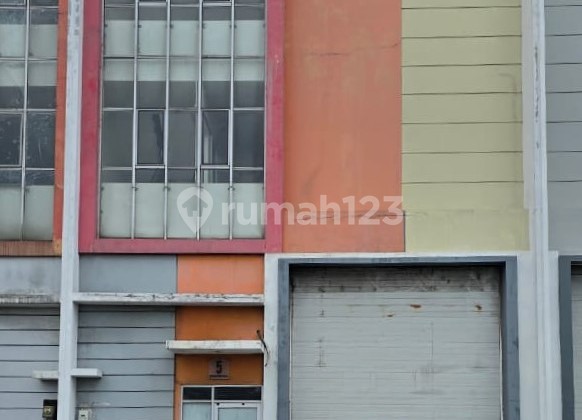 Strategic location warehouse in Green Sedayu Bizpark, 0016 Pau