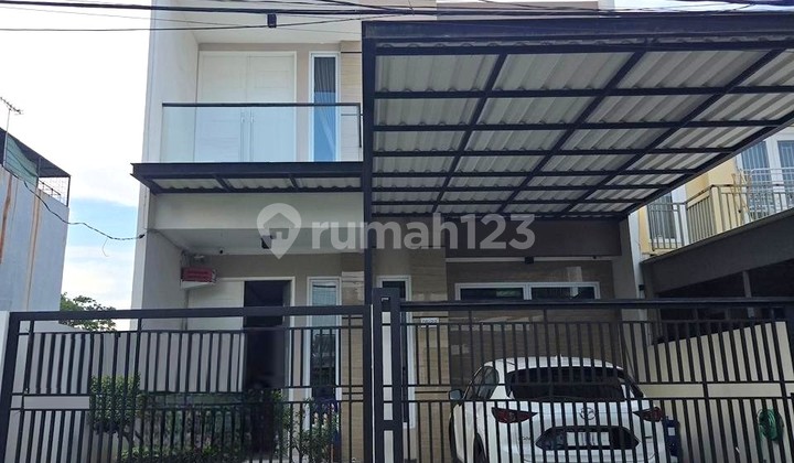 Rumah Bagus Rapih Siap Huni di Duta Garden, 0050 Crs
