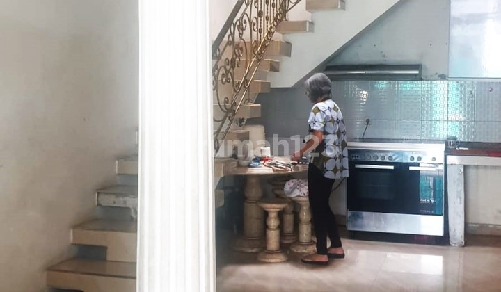 Rumah Siap Huni Kondisi Bagus di Tanjung Duren, 0044 Dinkim 2