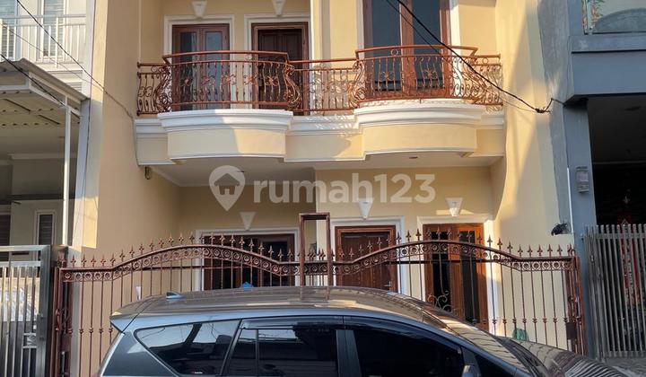 Rumah bagus rapih siap huni di Taman Surya 3, 0066 Crs