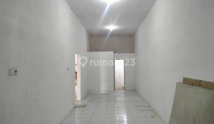 Rumah bagus rapih siap huni di Taman Kota, 0041 Joh 2