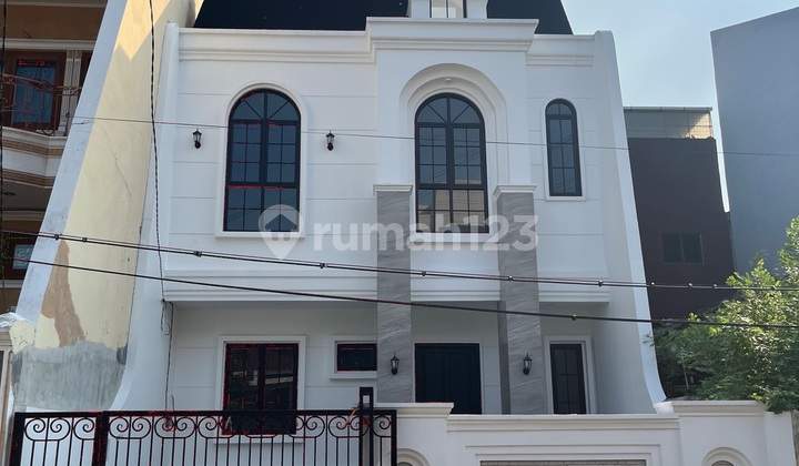New Luxurious House in Muara Karang