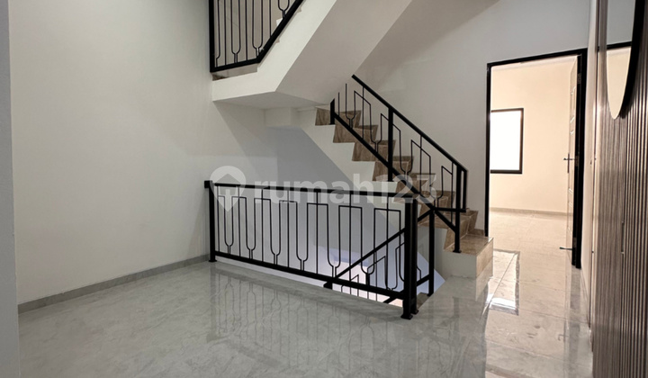 Rumah Baru Brandnew Semi Furnish Uk 3,5X19m 3Lt di Tanjung Duren Grogol Jakarta Barat