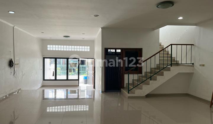 Ready-to-Occupy House in Block 8 Muara Karang, Pluit North Jakarta