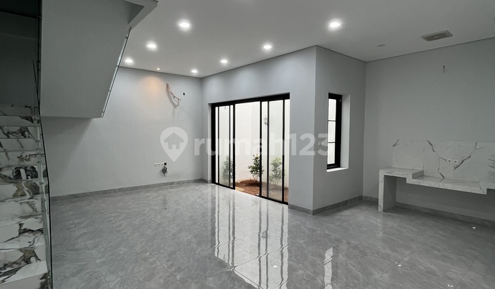 Rumah Mewah Baru Brandnew Uk 8X17m di Muara Karang Pluit,Row Jalan Lebar