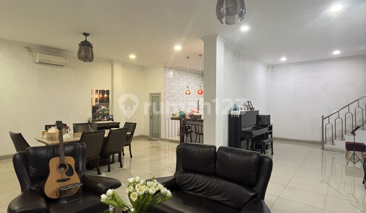 Rumah Sekaligus Tempat Usaha Uk8,5X7,5M 3Lt Siap Pakai di Jelambar ,Kavpolri Dutamas