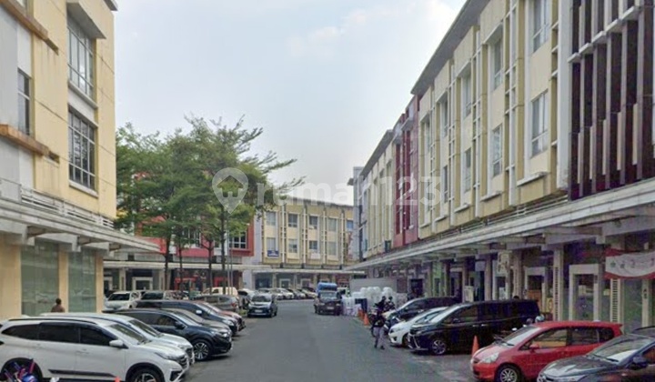 3-Story Shop House in Good Condition at Summarecon Bekasi