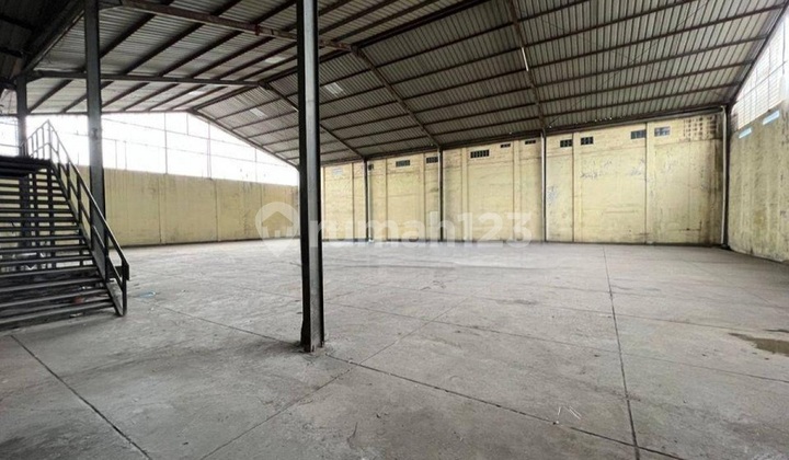 Ready-to-Use Warehouse For Sale & For Rent In East Jakarta Ready-to-Use Warehouse For Sale & For Rent In East Jakarta