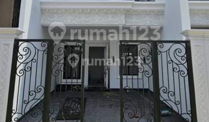Rumah Baru American Clasic Semi Furnish Mewah Siap Huni