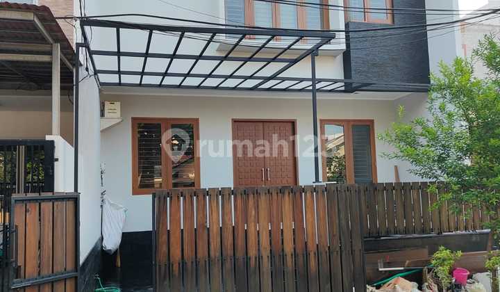 Rumah Cantik Minimalis 3 Lantai Dekat Mal Mkg, Jalan Lebar, Sangat Terawat