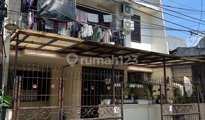 Price Drop for 2-Story House in Sunter Agung, 8 Meters Wide Price Drop for 2-Story House in Sunter Agung, 8 Meters Wide