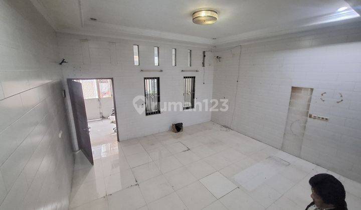 RUMAH BARU RENOVASI, PADEMANGAN 3 LANTAI, SIAP HUNI JUAL MURAH BISA KPR 2