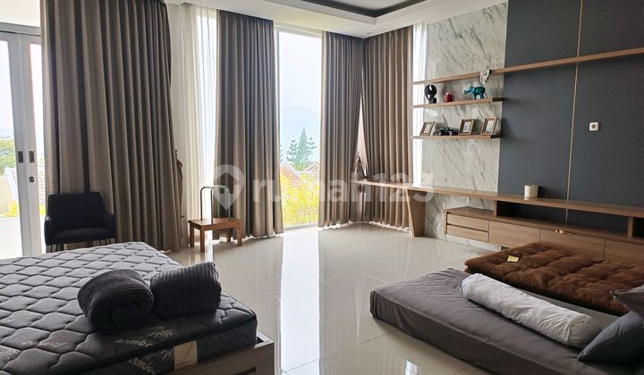TURUN HARGA, Rumah 3 Lantai Dalam Cluster Sentul City, Jual Cepat Semi Furnish, Cocok Buat Villa 1