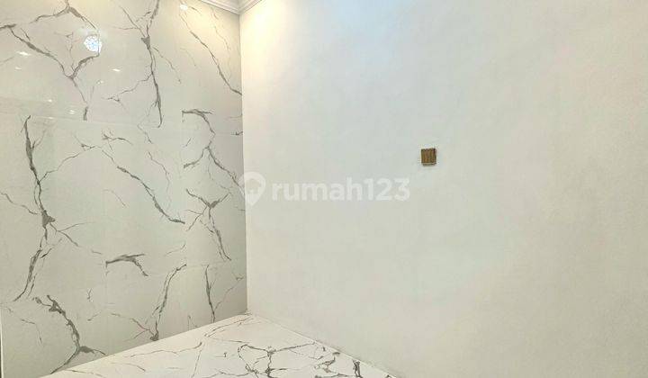 RUMAH BARU MEWAH, PULOMAS 3 LANTAI 7X15, SIAP HUNI, BISA KPR, FREE PAJAK PEMBELI, BPHTB 2