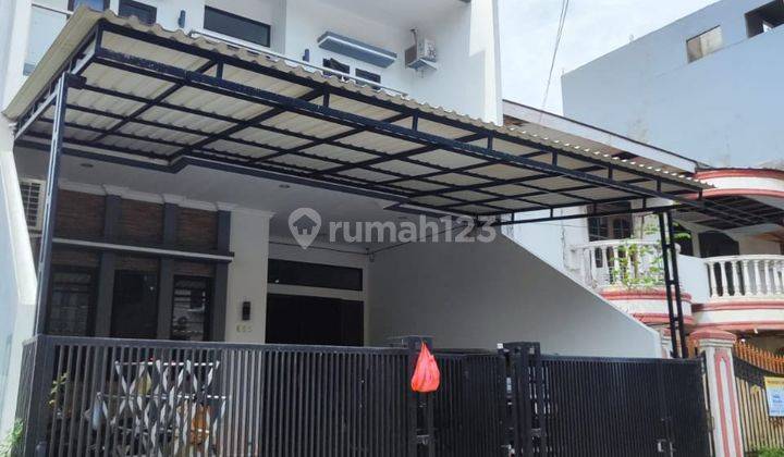 RUMAH MINIMALIS, 2 LANTAI 8X20 SIAP HUNI, DEKAT BOULEVARD RAYA, JUAL CEPAT 1