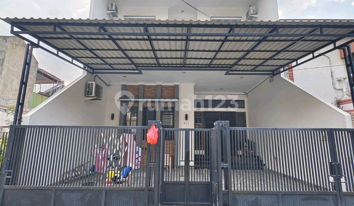 Termurah, Rumah Minimalis, 2 Lantai 8x20 Siap Huni, Dekat Boulevard Raya, Jual Bu 1