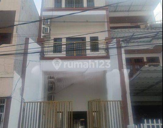  Rumah Dan Usaha Di Pasar Baru, Dekat Gereja Ayam, 4x20 3,5 Lantai, Shm, Jalan Bs 2 Mobil Murah Sekali, Harga Nett 1