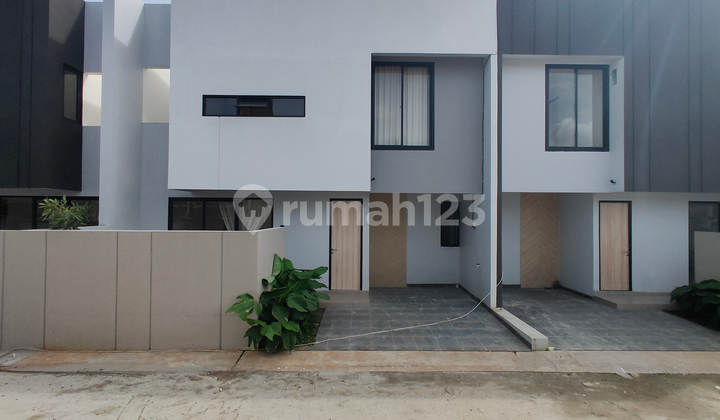 Kayu Manis Veranda rumah lebar 9 meter siap huni 3