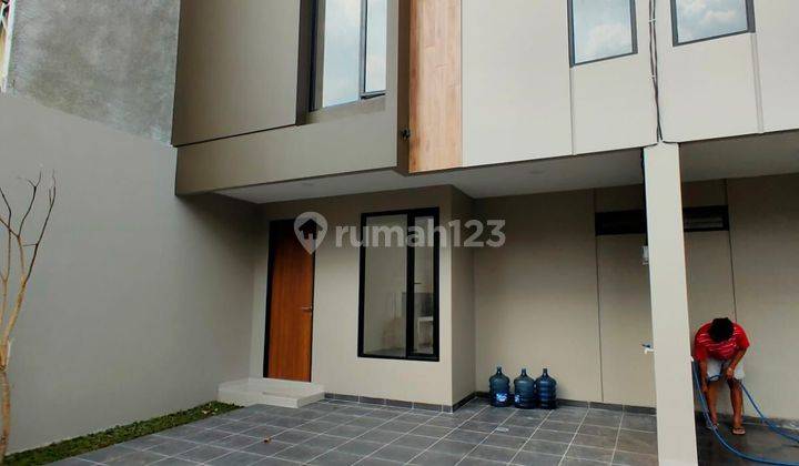 Rumah 2 Lantai Di Pamulang Siap Huni Taman Luas  1