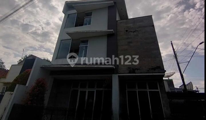 3-Story Luxury House in the Center of Purwokerto City 2