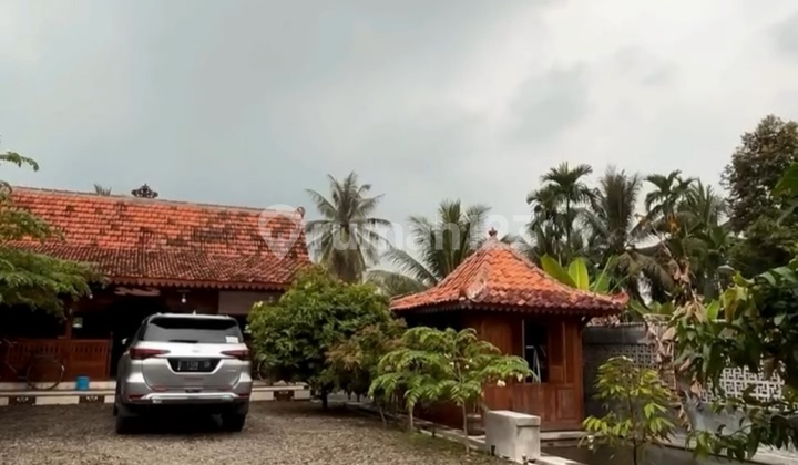 Home Stay Kayu Jati Plus Kolam Renang Purwokerto 1
